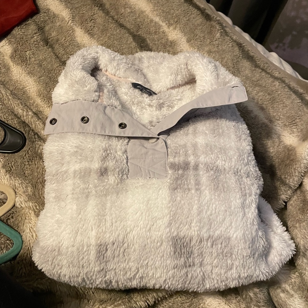 Women’s fuzzy Eddie Bauer quarter zip